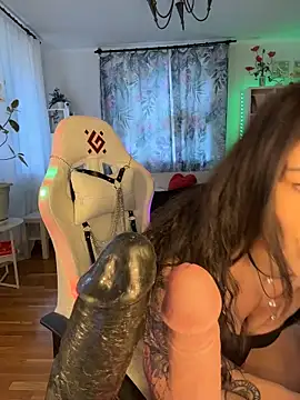 Snapshot of _AHHA_ chatting on 10/18/25, 08:37 AHHA online show from 10/18/25, 08:37