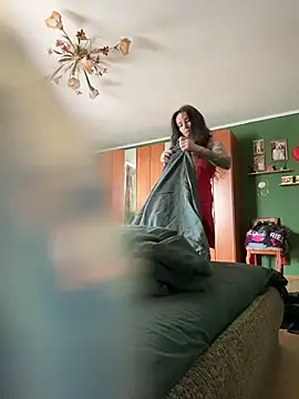 Snapshot of _AHHA_ chatting on 10/23/25, 09:30 AHHA online show from 10/23/25, 09:30