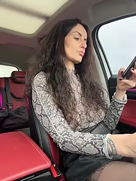 Snapshot of _AHHA_ chatting on 10/27/25, 09:24 AHHA online show from 10/27/25, 09:24