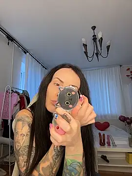 Snapshot of _AHHA_ chatting on 11/17/25, 07:36 AHHA online show from 11/17/25, 07:36