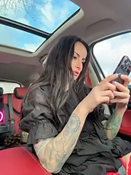 Snapshot of _AHHA_ chatting on 12/14/25, 10:42 AHHA online show from 12/14/25, 10:42