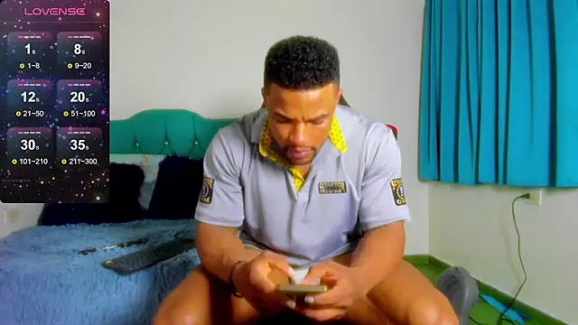 estebanlobo- online show from 12/12/24, 09:26