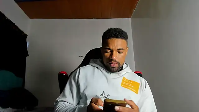 estebanlobo- online show from 10/02/25, 11:23