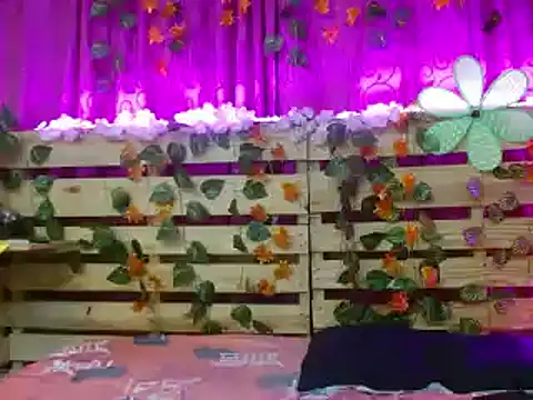 Snapshot of Elsa_Parisi chatting on 12/18/24, 04:49 Elsa Parisi online show from 12/18/24, 04:49