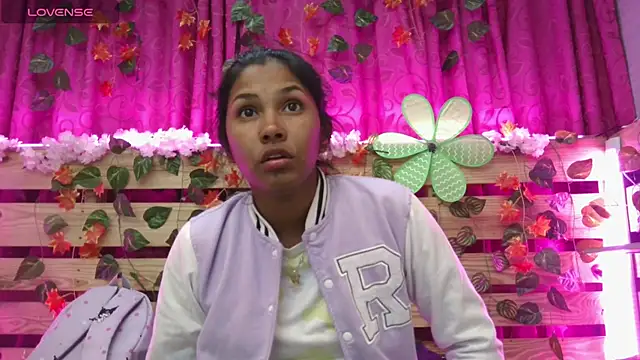 Snapshot of Elsa_Parisi chatting on 01/13/25, 09:20 Elsa Parisi online show from 01/13/25, 09:20