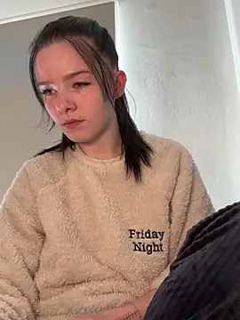 Snapshot of RoxiBlack chatting on 12/15/25, 07:56 RoxiBlack online show from 12/15/25, 07:56