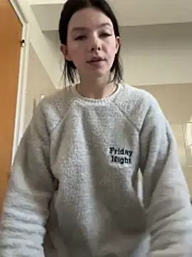 Snapshot of RoxiBlack chatting on 12/16/25, 07:57 RoxiBlack online show from 12/16/25, 07:57