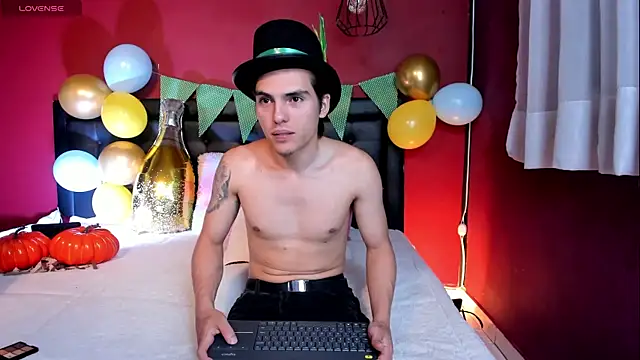  Tattoo Couple online show from 09/26/25, 02:21