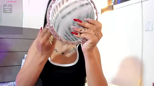 Julieta Coopeer  online show from 03/10/26, 10:42