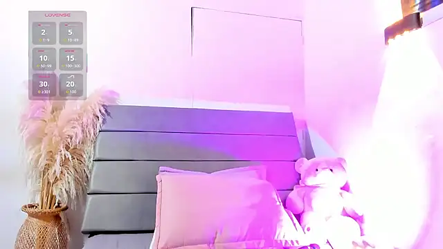 Julieta Coopeer  online show from 04/19/26, 10:47