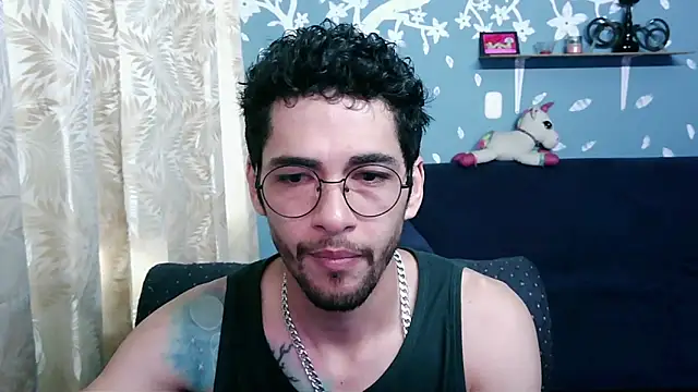 Snapshot of ponzothc chatting on 10/27/25, 09:19 ponzothc online show from 10/27/25, 09:19