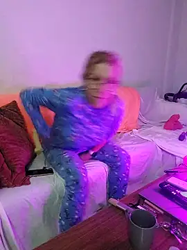 Snapshot of blondyruby chatting on 12/15/25, 09:30 blondyruby online show from 12/15/25, 09:30