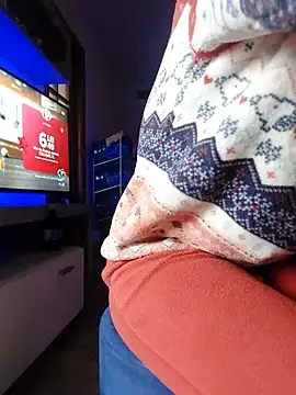 Snapshot of blondyruby chatting on 12/16/25, 09:36 blondyruby online show from 12/16/25, 09:36