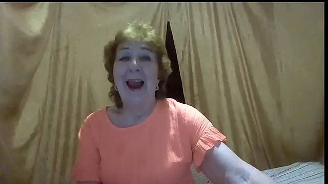 Snapshot of _Estelitta_5 chatting on 06/17/26, 05:25 Estelitta 5 online show from 06/17/26, 05:25