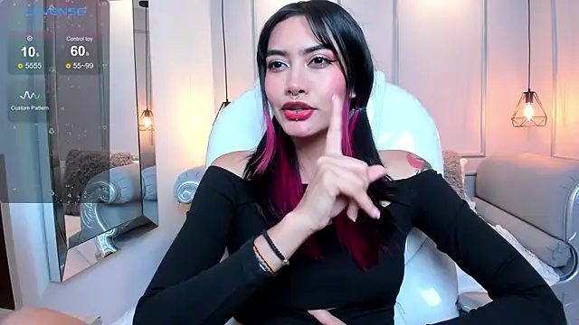 Snapshot of AzuraKindong chatting on 02/06/25, 10:21 AzuraKindong online show from 02/06/25, 10:21