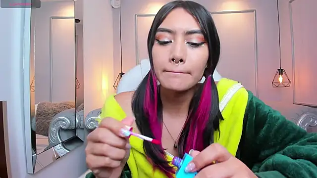 Snapshot of AzuraKindong chatting on 03/11/25, 07:14 AzuraKindong online show from 03/11/25, 07:14