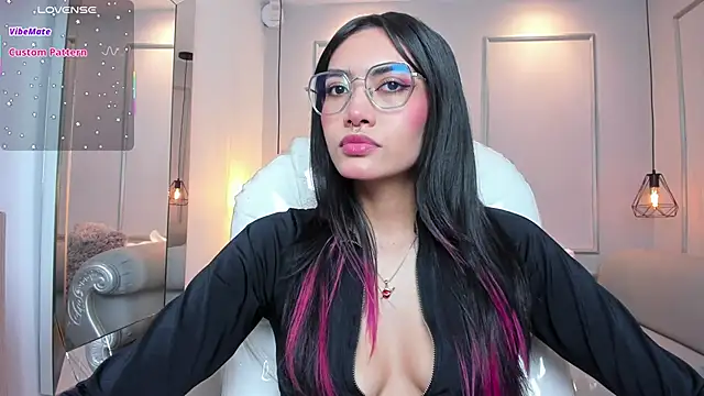 Snapshot of AzuraKindong chatting on 10/23/25, 07:12 AzuraKindong online show from 10/23/25, 07:12