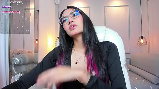 Snapshot of AzuraKindong chatting on 10/27/25, 07:18 AzuraKindong online show from 10/27/25, 07:18