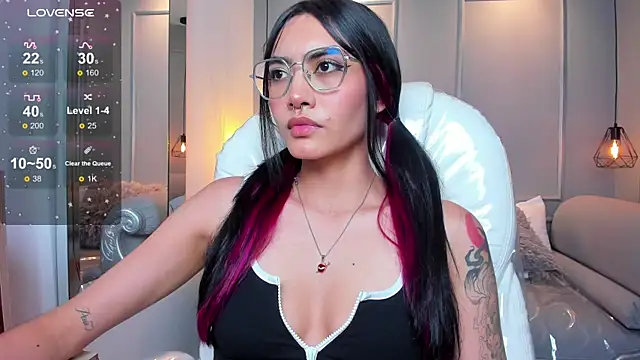 Snapshot of AzuraKindong chatting on 11/19/25, 07:14 AzuraKindong online show from 11/19/25, 07:14