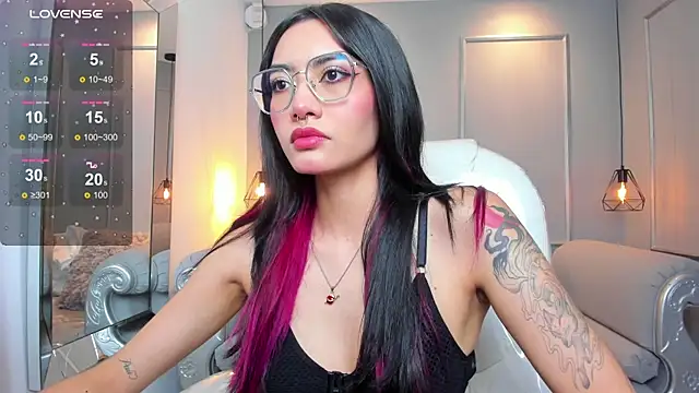 Snapshot of AzuraKindong chatting on 11/25/25, 07:25 AzuraKindong online show from 11/25/25, 07:25