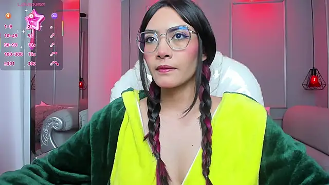 Snapshot of AzuraKindong chatting on 12/15/25, 07:18 AzuraKindong online show from 12/15/25, 07:18