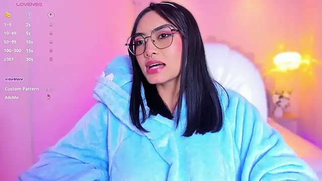 AzuraKindong online show from 04/21/26, 01:42