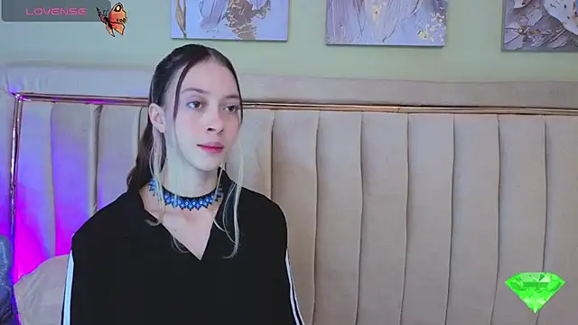 Snapshot of sophiia_grey_1 chatting on 02/25/26, 09:46 sophiia grey 1 online show from 02/25/26, 09:46