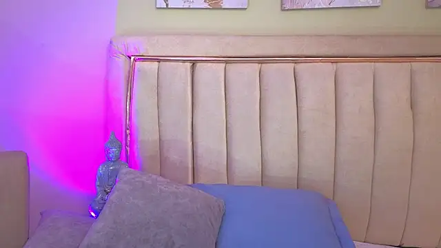sophiia grey 1 online show from 06/04/26, 10:38
