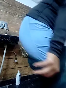 Snapshot of Anamika_24 chatting on 11/21/25, 02:43 Anamika 24 online show from 11/21/25, 02:43