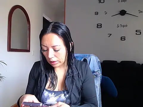 Laura martin  online show from 02/25/26, 01:21