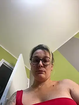 Snapshot of marinella07 chatting on 12/17/24, 01:16 marinella07 online show from 12/17/24, 01:16