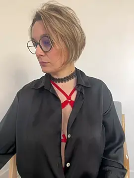 Snapshot of marinella07 chatting on 03/11/25, 08:30 marinella07 online show from 03/11/25, 08:30