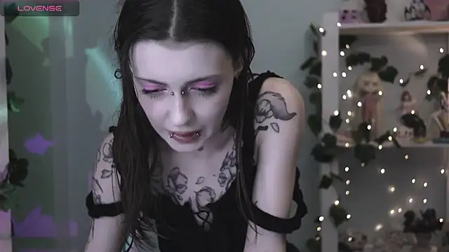 Snapshot of prettybones chatting on 06/24/26, 10:09 prettybones online show from 06/24/26, 10:09