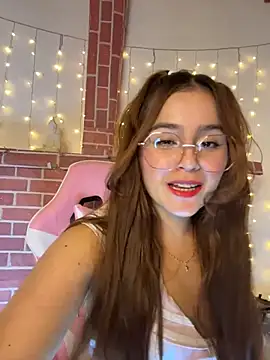 Snapshot of Juanelopez1 chatting on 06/26/26, 03:33 Juanelopez1 online show from 06/26/26, 03:33