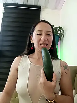 emilypoppy3 online show from 10/31/25, 04:02