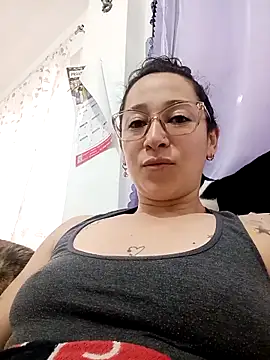 emilypoppy3 online show from 04/15/26, 10:10