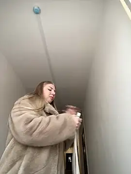 Snapshot of NewLale chatting on 12/20/24, 03:25 NewLale online show from 12/20/24, 03:25