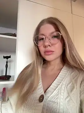 Snapshot of NewLale chatting on 12/21/24, 03:14 NewLale online show from 12/21/24, 03:14