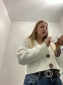 Snapshot of NewLale chatting on 12/26/24, 03:49 NewLale online show from 12/26/24, 03:49