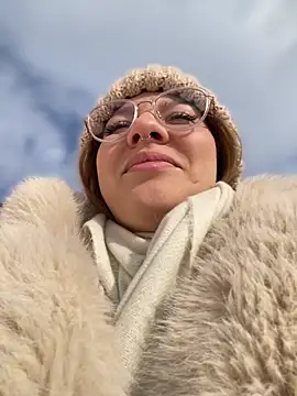 Snapshot of NewLale chatting on 02/13/25, 06:20 NewLale online show from 02/13/25, 06:20