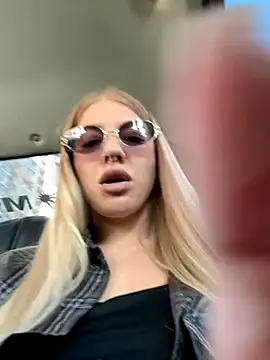 Snapshot of NewLale chatting on 09/20/25, 03:18 NewLale online show from 09/20/25, 03:18