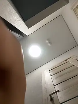 Snapshot of NewLale chatting on 09/25/25, 02:26 NewLale online show from 09/25/25, 02:26