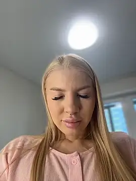 Snapshot of NewLale chatting on 12/01/25, 03:22 NewLale online show from 12/01/25, 03:22