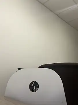 Snapshot of MaraNightmare chatting on 02/16/25, 04:10 MaraNightmare online show from 02/16/25, 04:10