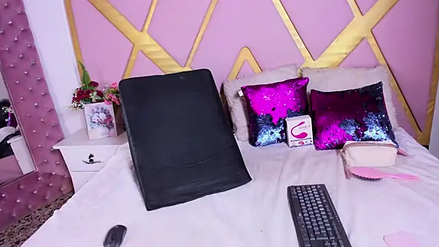 Snapshot of ShellbyDior chatting on 03/03/26, 08:26 ShellbyDior online show from 03/03/26, 08:26