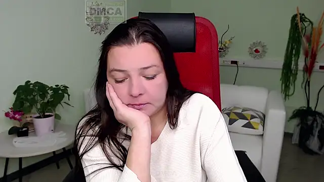 Snapshot of Lily_flower7 chatting on 10/13/25, 05:40 Lily flower7 online show from 10/13/25, 05:40