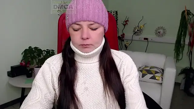 Snapshot of Lily_flower7 chatting on 10/21/25, 04:57 Lily flower7 online show from 10/21/25, 04:57