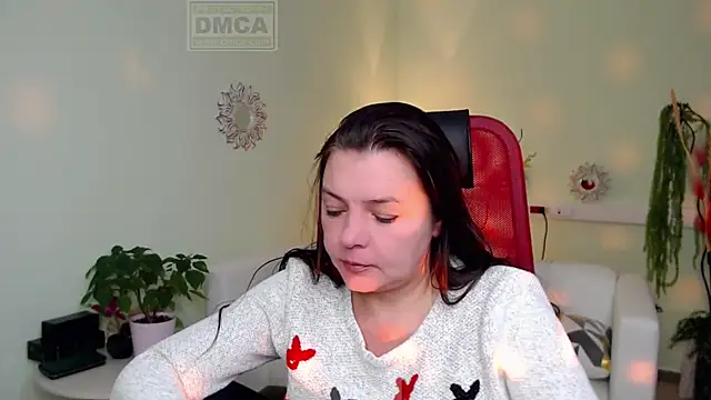 Snapshot of Lily_flower7 chatting on 10/31/25, 04:57 Lily flower7 online show from 10/31/25, 04:57