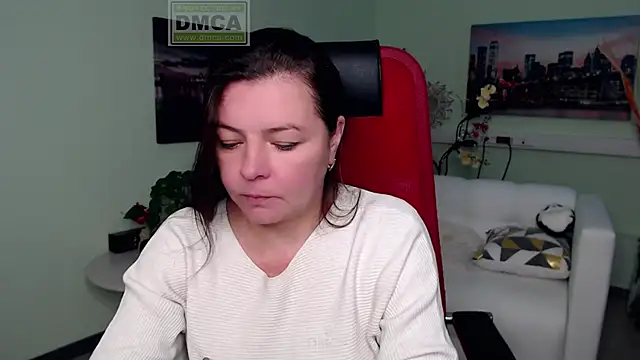 Snapshot of Lily_flower7 chatting on 11/18/25, 04:39 Lily flower7 online show from 11/18/25, 04:39