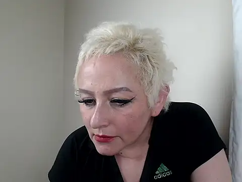 Snapshot of FRANCHEZKA chatting on 04/01/26, 04:02 FRANCHEZKA online show from 04/01/26, 04:02